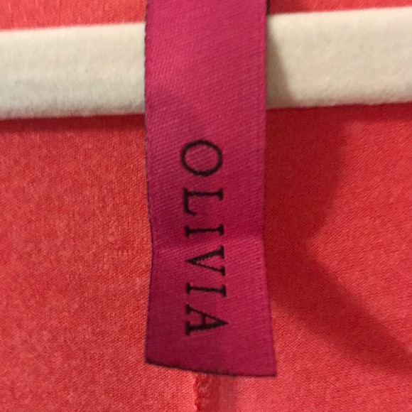 Classy. Comfortable. Beautiful - Picture 4 of 4